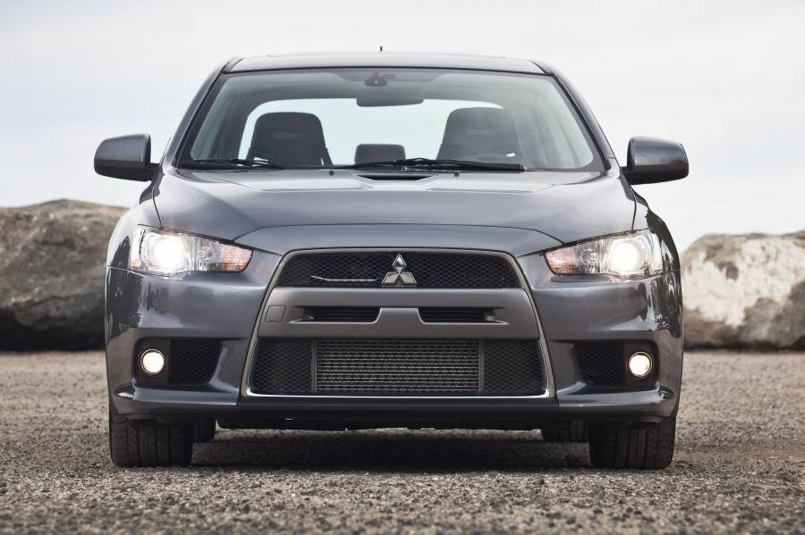  Mitsubishi Lancer Evolution X MR Touring 2012 года  (фото 20 из 34)
